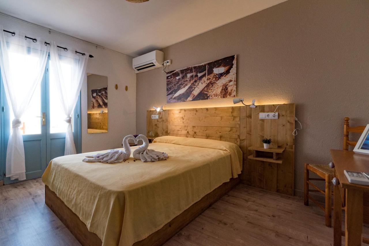 Hostal Santi Ес-Кало Екстер'єр фото